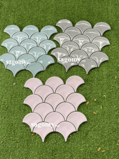 Gạch-Vảy-Cá-Màu-Xám-ốp-tường-phòng-khách