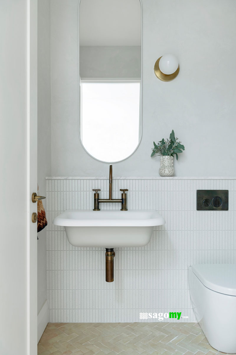 Gạch Mosaic Thanh Màu Trắng Mờ ốp tường phòng toilet