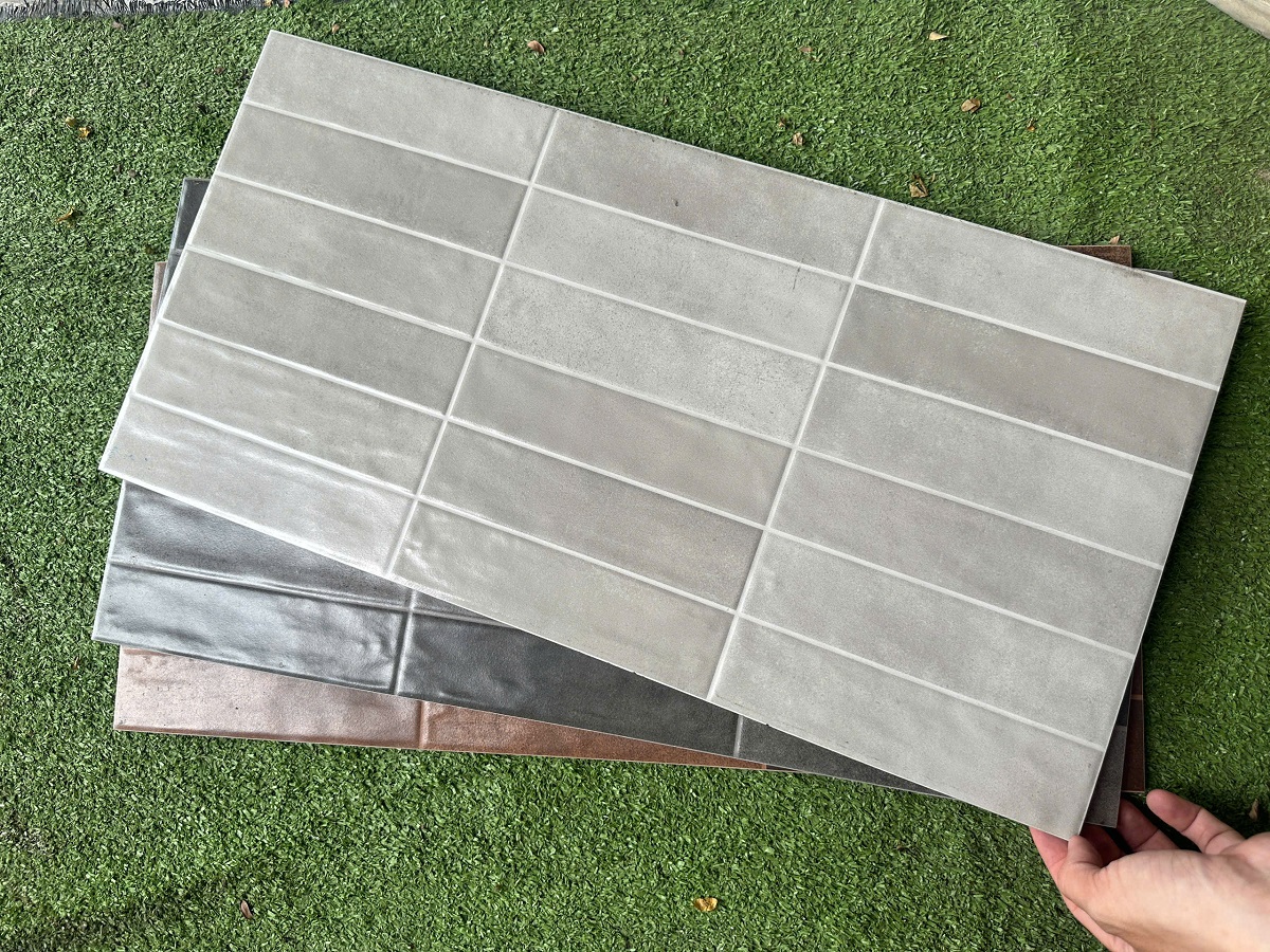 Gạch Trang Trí 300x600 Màu Xám Nhạt Mờ Giả Thẻ SG1014 1 trang trí
